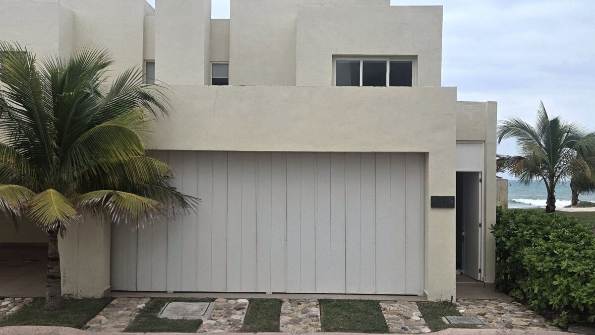 Casa frente al mar en Velamar