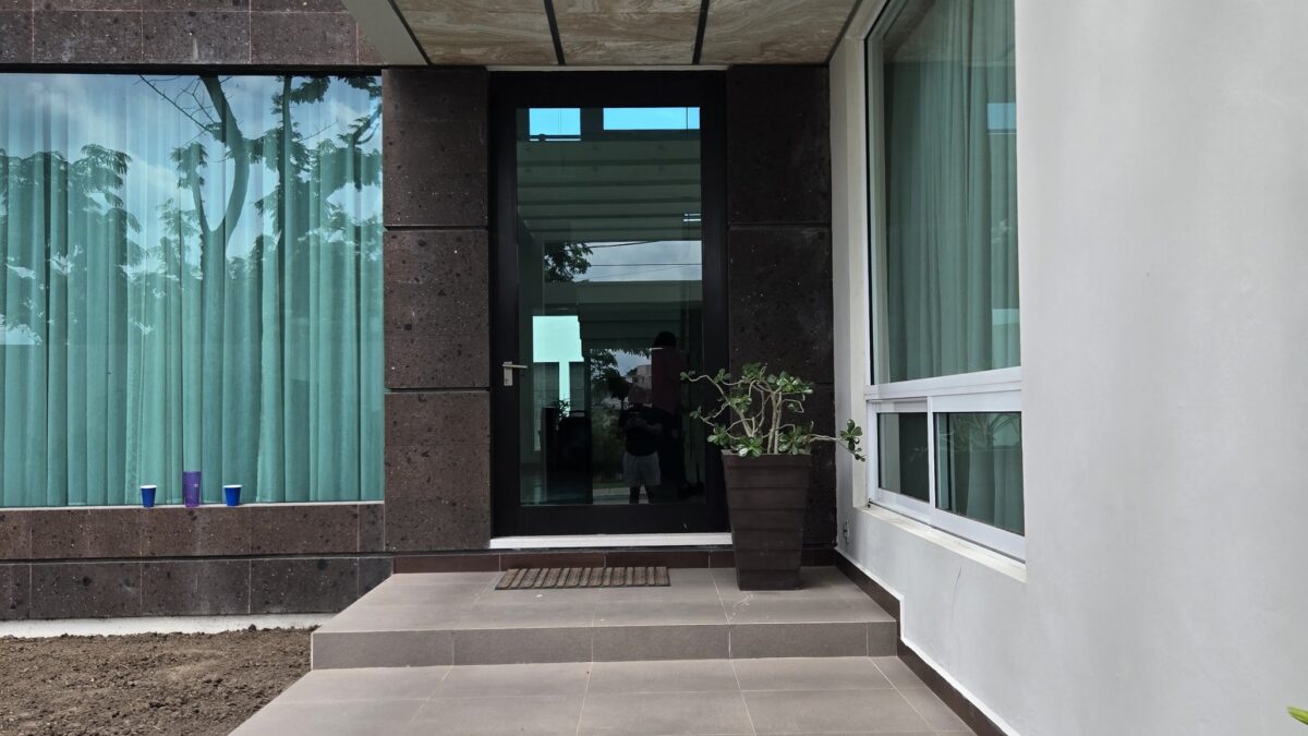 Residencia con vista a la Laguna de Chairel