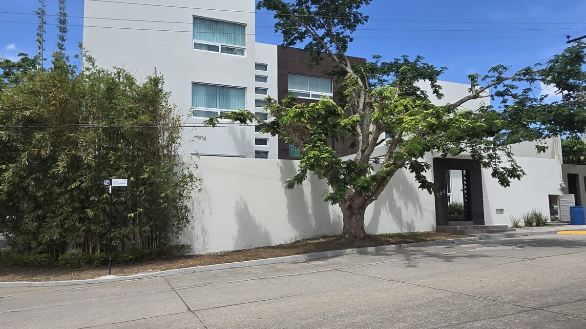 Residencia con vista a la Laguna de Chairel