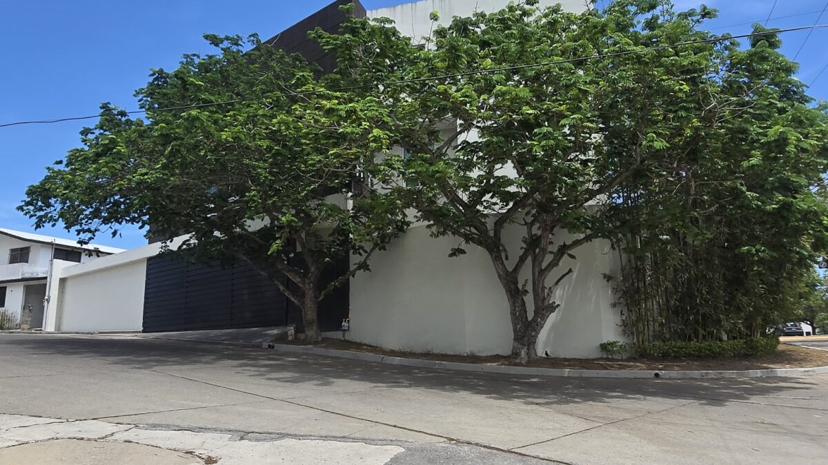 Residencia con vista a la Laguna de Chairel