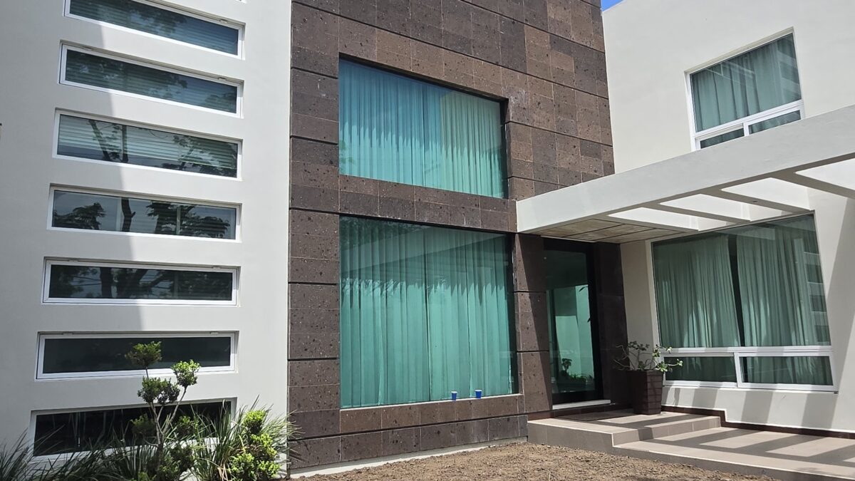 Residencia con vista a la Laguna de Chairel