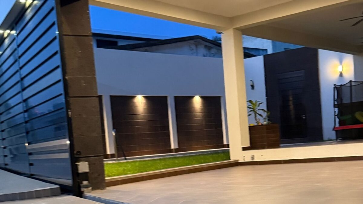 Residencia con vista a la Laguna de Chairel