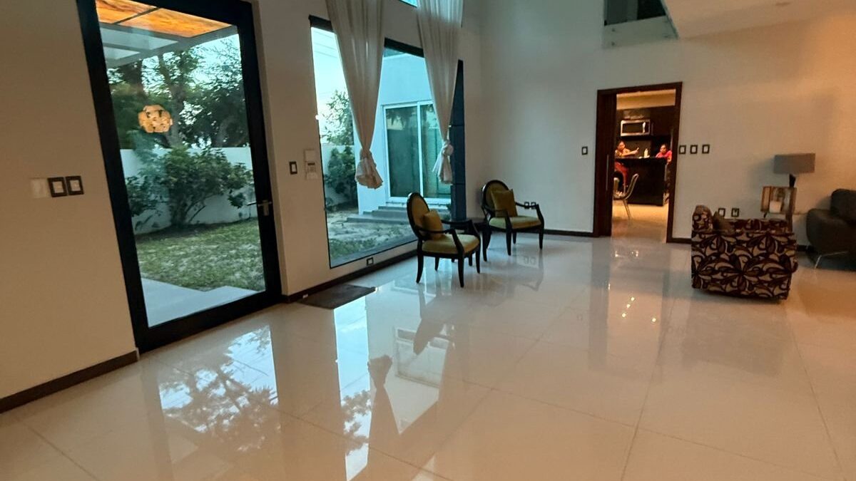 Residencia con vista a la Laguna de Chairel