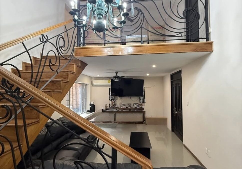Residencia con alberca en Petrolera Chairel