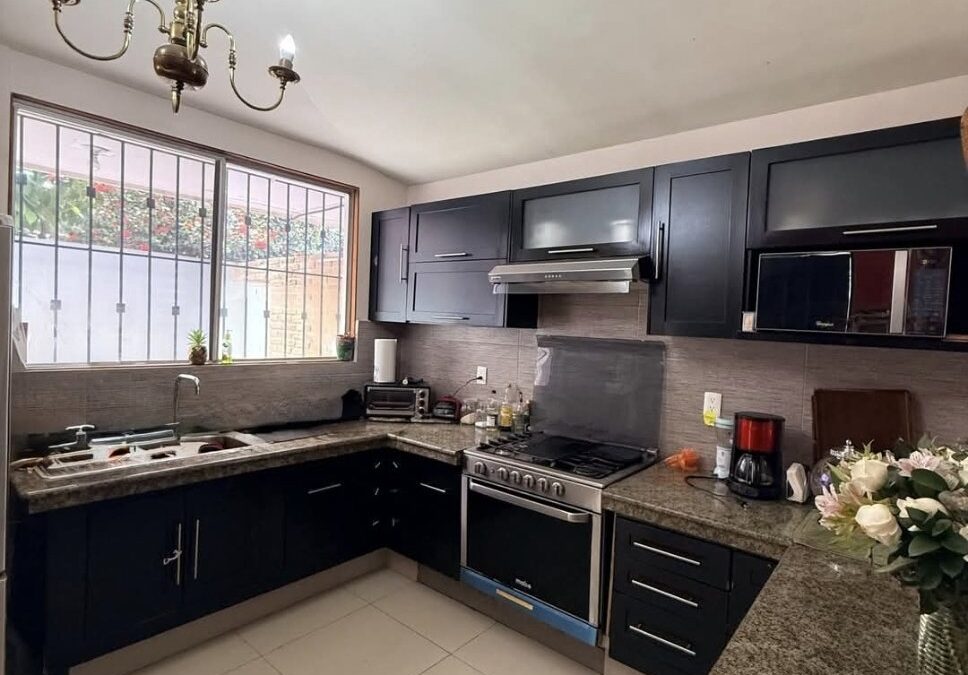 Residencia con alberca en Petrolera Chairel
