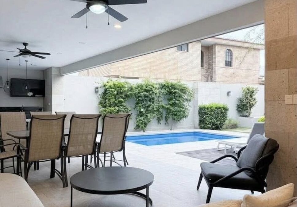 Residencia con alberca en Petrolera Chairel