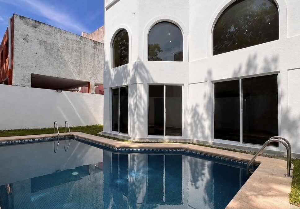 Residencia en privada Las Villas, Zona Dorada