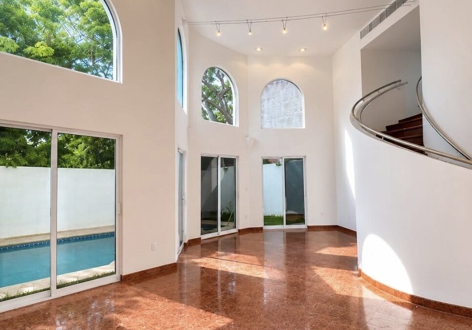 Residencia en privada Las Villas, Zona Dorada