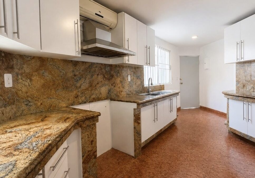 Residencia en privada Las Villas, Zona Dorada